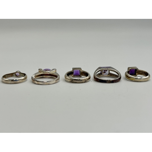 2237 - Five .925 silver amethyst set dress rings - approx. gross weight 20g