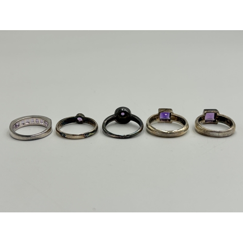 2238 - Five .925 silver amethyst set dress rings - approx. gross weight 17g