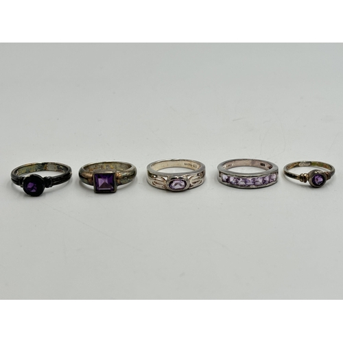 2249 - Five .925 silver amethyst set dress rings - approx. gross weight 15.2g