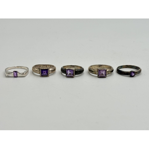 2252 - Five .925 silver amethyst set dress rings - approx. gross weight 17g