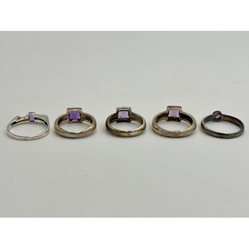 2252 - Five .925 silver amethyst set dress rings - approx. gross weight 17g