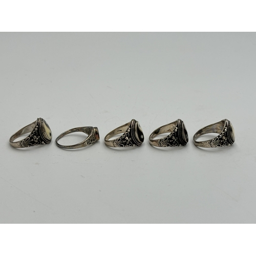 2258 - Five .925 silver black and white enamel yin and yang dress rings - approx. gross weight 16.4g