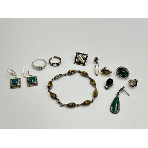 2259H - A collection of .925 silver jewellery to include amber set panel bracelet etc.