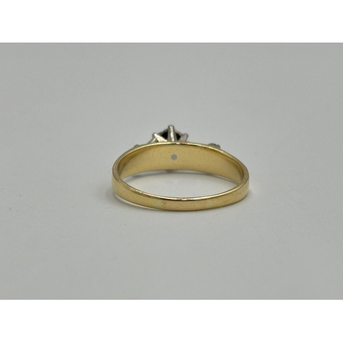 2259U - An 18ct gold diamond three stone ring, size P - approx. gross weight 3.1g