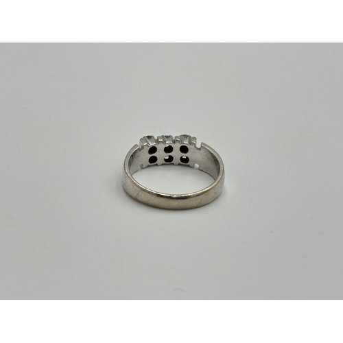 2259V - A mid 20th century hallmarked Birmingham 18ct white gold diamond six stone ring with textured should... 