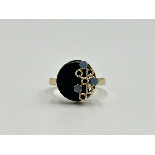 2259W - A mid 20th century hallmarked London import 9ct gold black onyx dress ring, dated 1975, size P - app... 