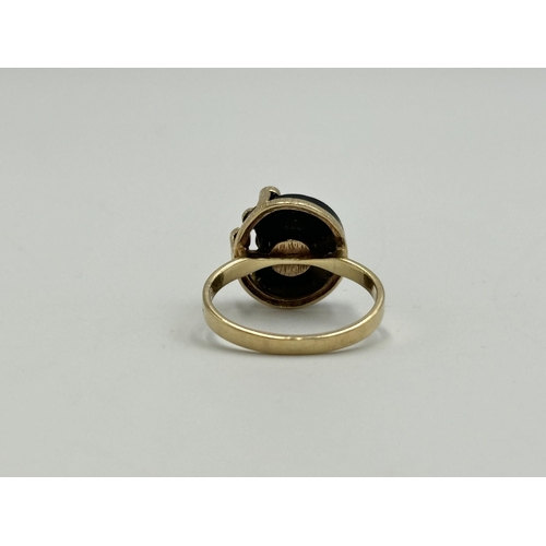 2259W - A mid 20th century hallmarked London import 9ct gold black onyx dress ring, dated 1975, size P - app... 