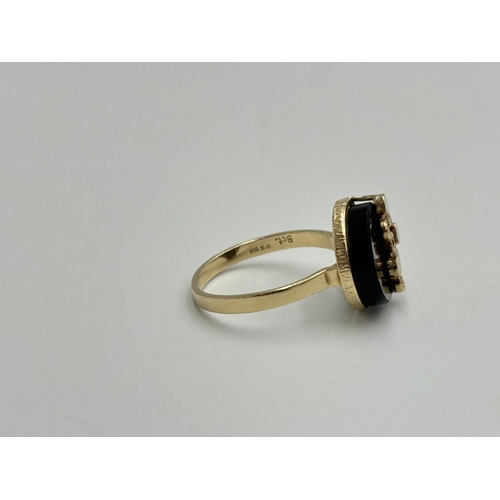 2259W - A mid 20th century hallmarked London import 9ct gold black onyx dress ring, dated 1975, size P - app... 