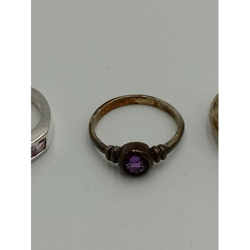 2233 - Five .925 silver amethyst set dress rings - approx. gross weight 13g