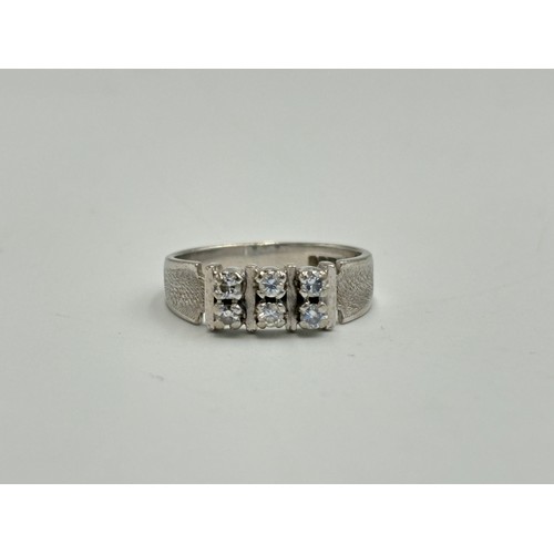 2259V - A mid 20th century hallmarked Birmingham 18ct white gold diamond six stone ring with textured should... 