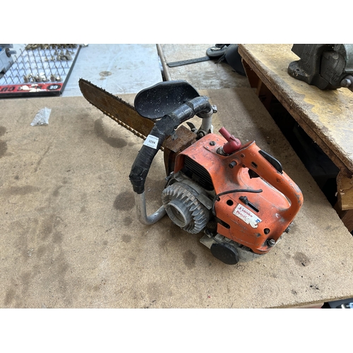 1034 - A Stihl 08S petrol chainsaw