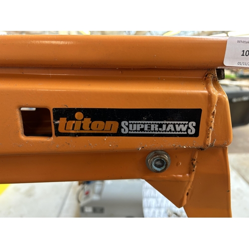 1035 - A Triton Superjaws clamp