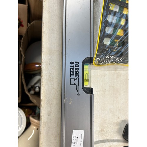 1038A - A collection of items to include Forge Steel 6ft spirit level, Erbauer work shop heater, Parkside en... 