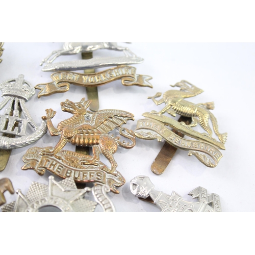 2403 - Ten military cap badges