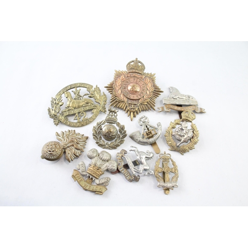 2411 - Ten military cap badges