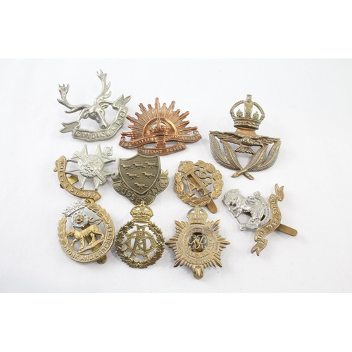 2414 - Ten military cap badges