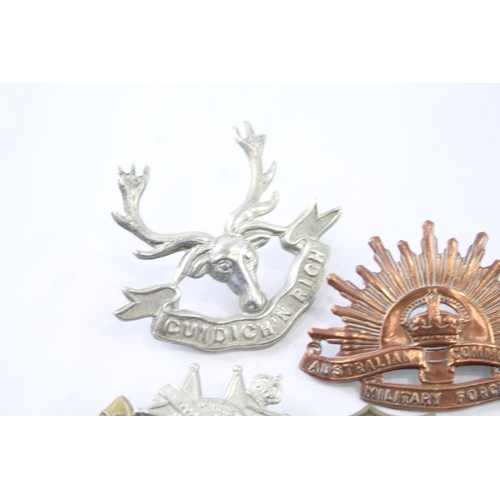 2414 - Ten military cap badges