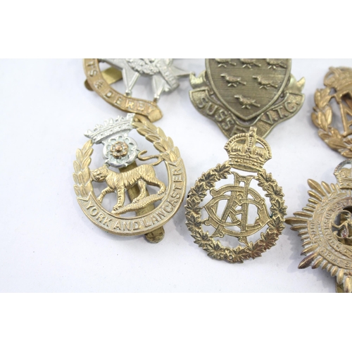 2414 - Ten military cap badges