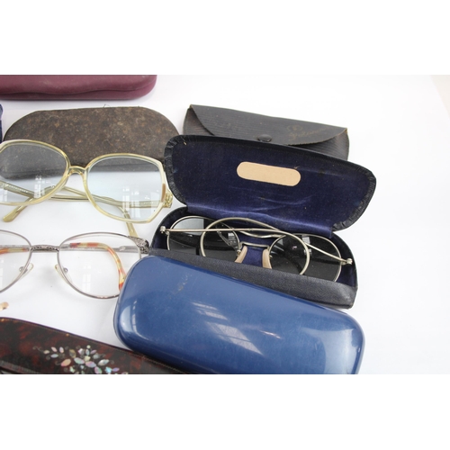 526 - A collection of vintage spectacles