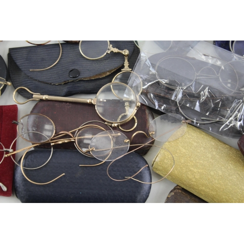 527 - A collection of vintage spectacles