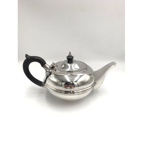 2386 - An Edwardian S W Smith & Co hallmarked Birmingham silver three piece tea set, dated 1910, comprising... 