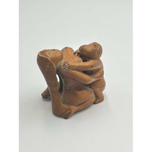 2455 - A Japanese carved wooden erotic netsuke - approx. 5.5cm high