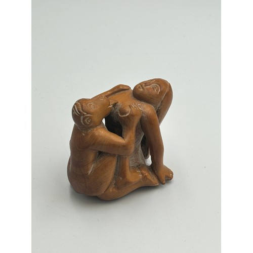 2455 - A Japanese carved wooden erotic netsuke - approx. 5.5cm high