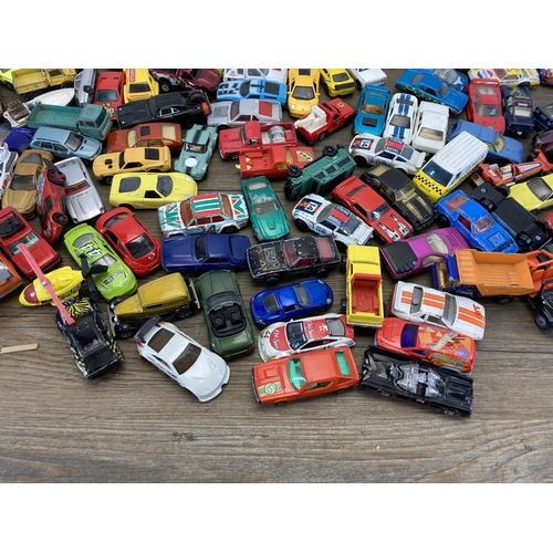 506 - A large collection of vintage diecast model vehicles to include Hot Wheels, Matchbox, Mattel etc.