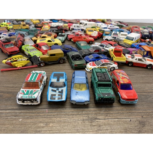 506 - A large collection of vintage diecast model vehicles to include Hot Wheels, Matchbox, Mattel etc.