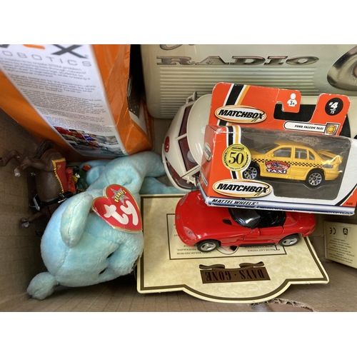 508 - A collection of toys to include Superhero figurines, diecast model vehicles, boxed Meccano Maker Sys... 