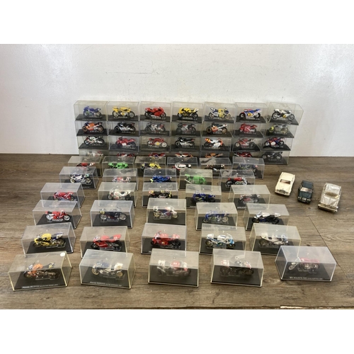 513 - A large collection of boxed motorcycle diecast model vehicles