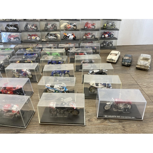 513 - A large collection of boxed motorcycle diecast model vehicles