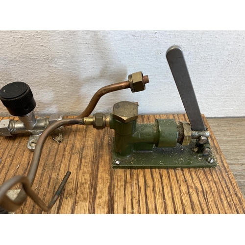 514 - A vintage Stuart Models live steam stationary plant with water boiler and brass gauge, Stuart Dynamo... 