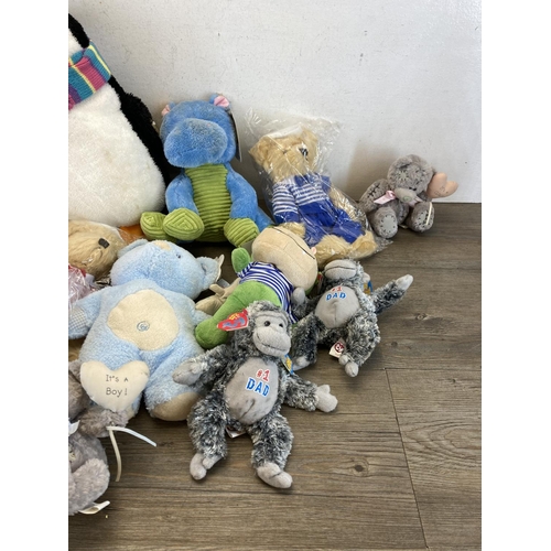 518 - A collection of soft toys to include Ty Beanie Babies etc.