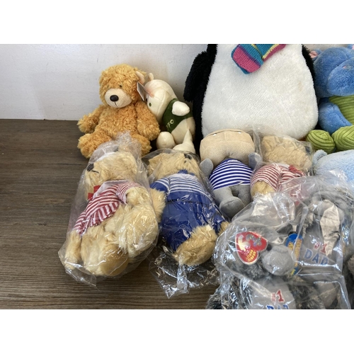 518 - A collection of soft toys to include Ty Beanie Babies etc.