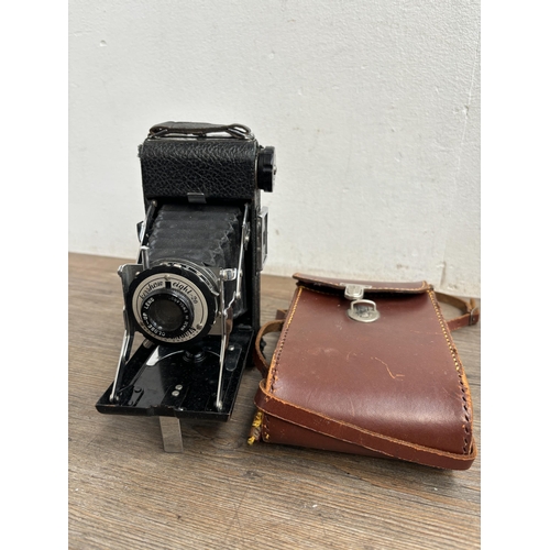 794 - Eleven folding cameras to include Zeiss Ikon Nettar 515/16, Voigtländer Bessa, Kodak Six-20 Junior m... 