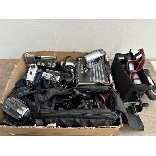 798 - A collection of camcorders to include JVC GR-D820EK digital, GR-DVX4E digital, GZ-MG21EX HDD, GZ-MG5... 