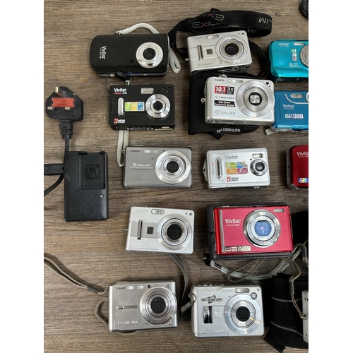 806 - A collection of Casio and Vivitar compact digital cameras