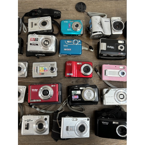 806 - A collection of Casio and Vivitar compact digital cameras