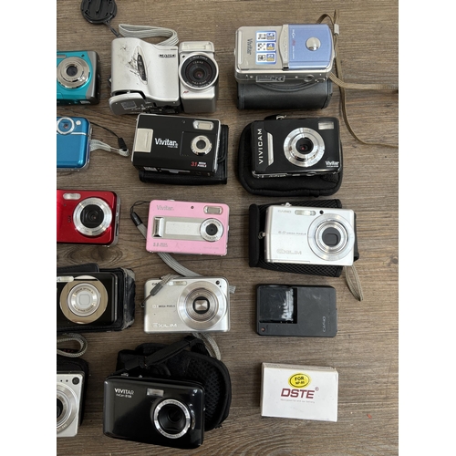 806 - A collection of Casio and Vivitar compact digital cameras