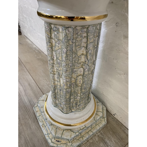 105 - A mid/late 20th century marble effect ceramic jardinière stand - approx. 49cm high