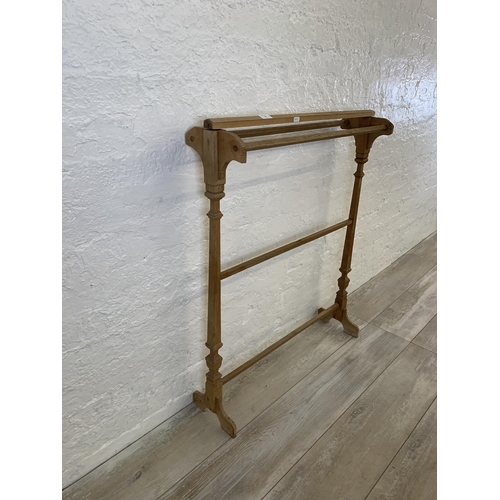 19 - An Edwardian pine towel rail - approx. 94cm high x 75cm wide