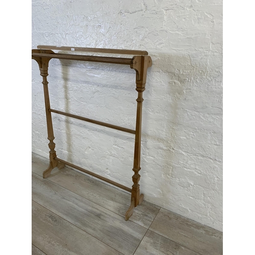 19 - An Edwardian pine towel rail - approx. 94cm high x 75cm wide