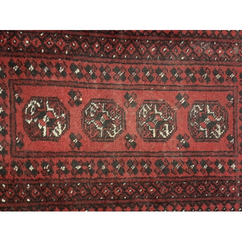 47 - A mid 20th century rectangular hand knotted rug - approx. 105cm long x 53cm wide