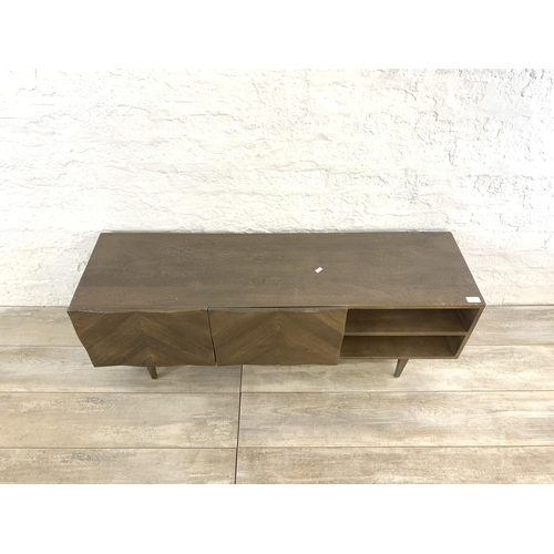 6 - A contemporary wood effect media unit - approx. 45cm high x 120cm long x 35cm wide