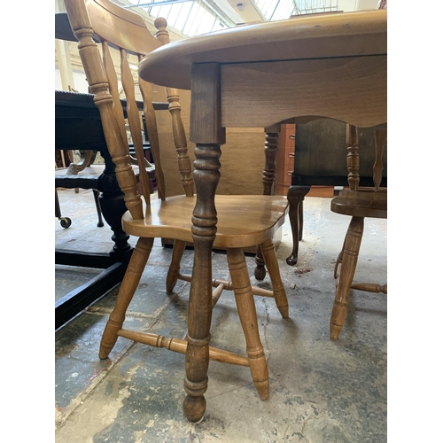 67 - A oak extending dining table with four oak farmhouse dining chairs