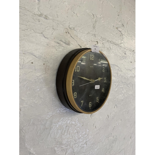 72 - A 1970s Metamec quartz wall clock