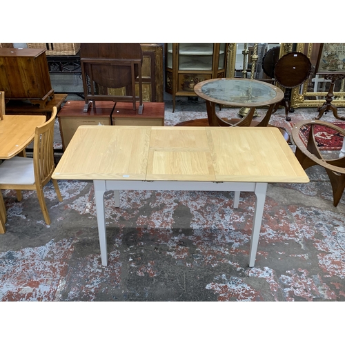 83 - An Arighi Bianchi oak and grey painted extending dining table - approx. 79cm high x 120cm long x 85c... 