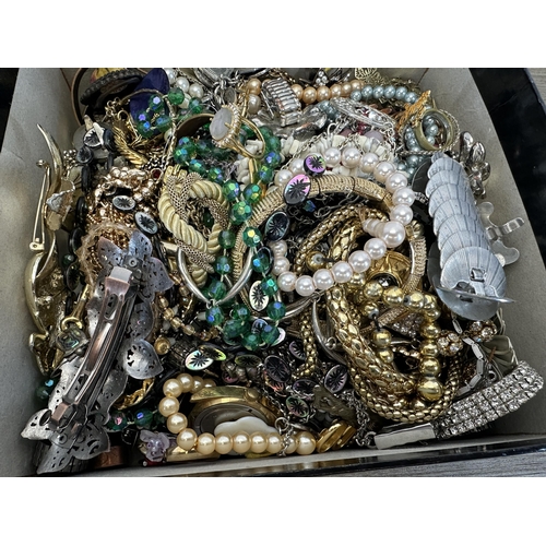 535 - A collection of costume jewellery to include earrings, bracelets, brooches etc.