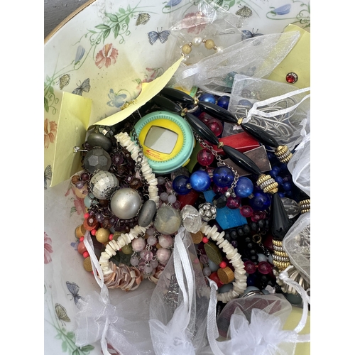 539 - A collection of costume jewellery to include earrings, necklaces, brooches, bangles etc.